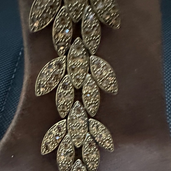 Valerie Stevens Tan Sandals with Gold Leaf Design - Picture 3 of 6